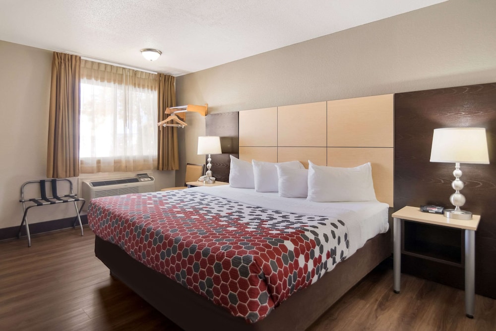 Econo Lodge Grand Forks near University 18/39