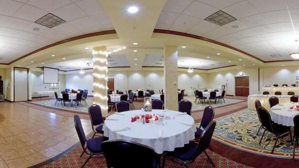 Holiday Inn Quincy, an IHG Hotel 60/75