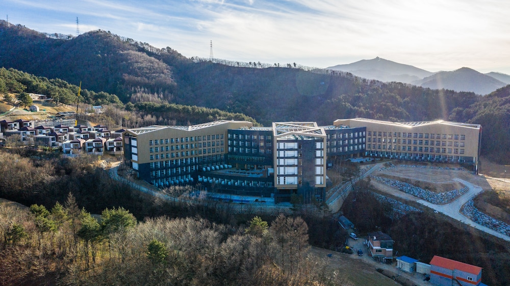Ramada Hotel & Suites by Wyndham Gangwon Pyeongchang in PYEONGCHANG