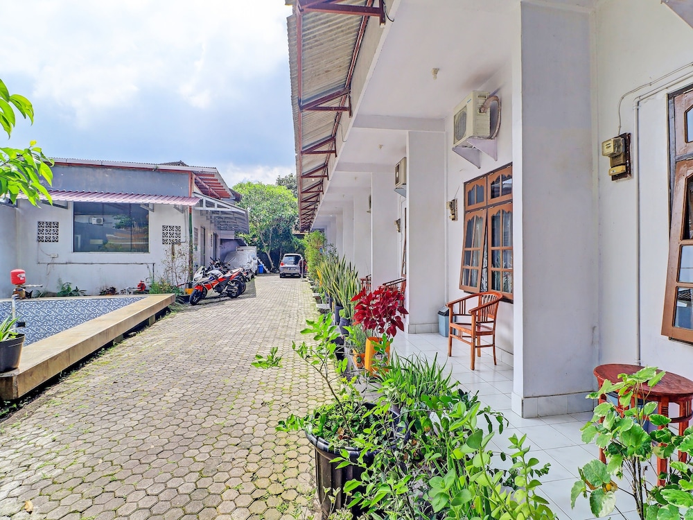 Super OYO 1356 Gusti Residence 38/46