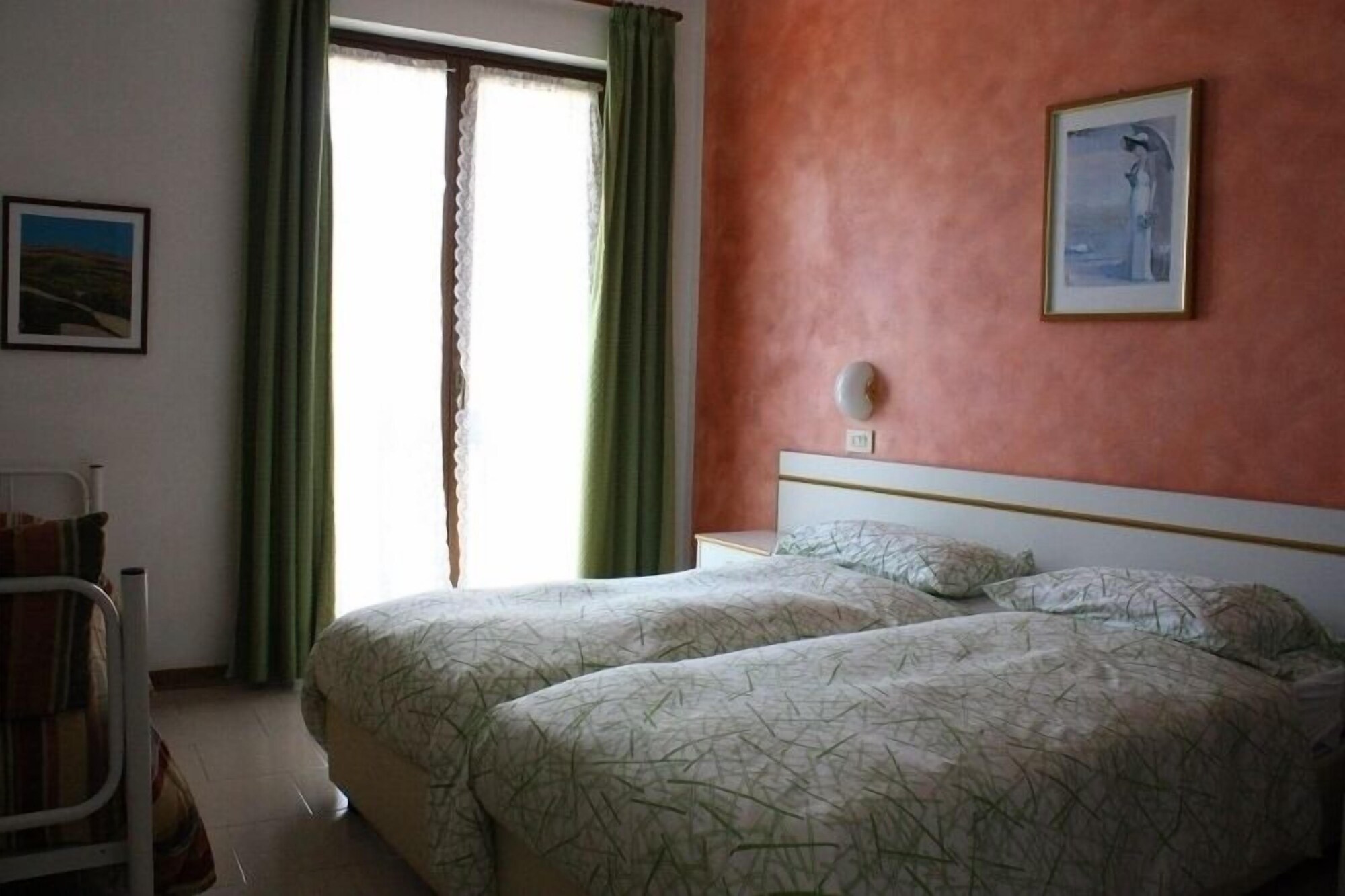 ROOM, TRIPLE