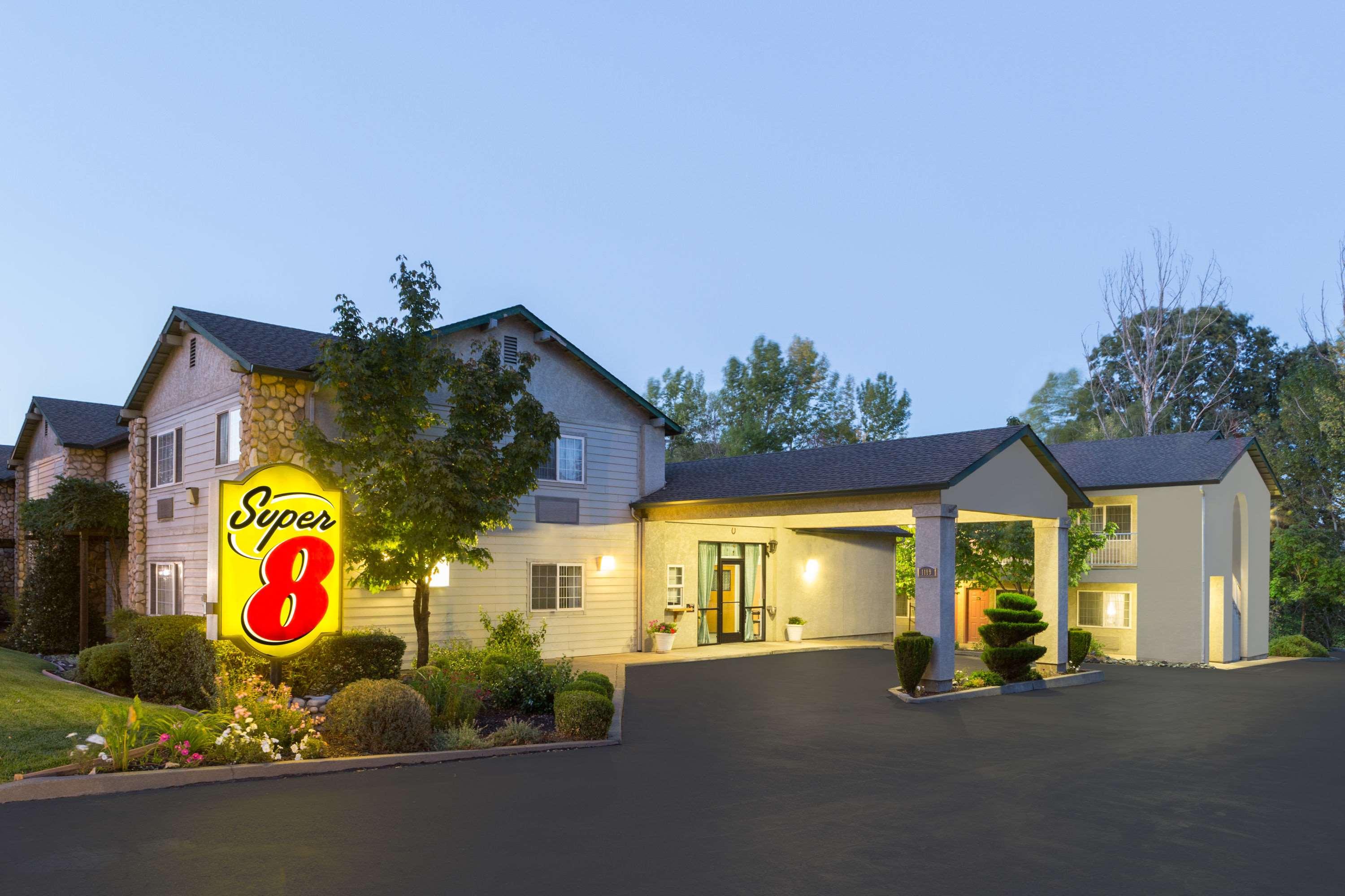 Creekside Inn & Suites 1/47