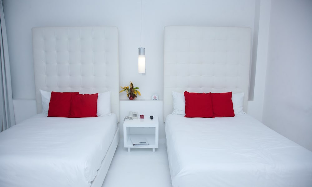 Le Cameleon Hotel 24/65