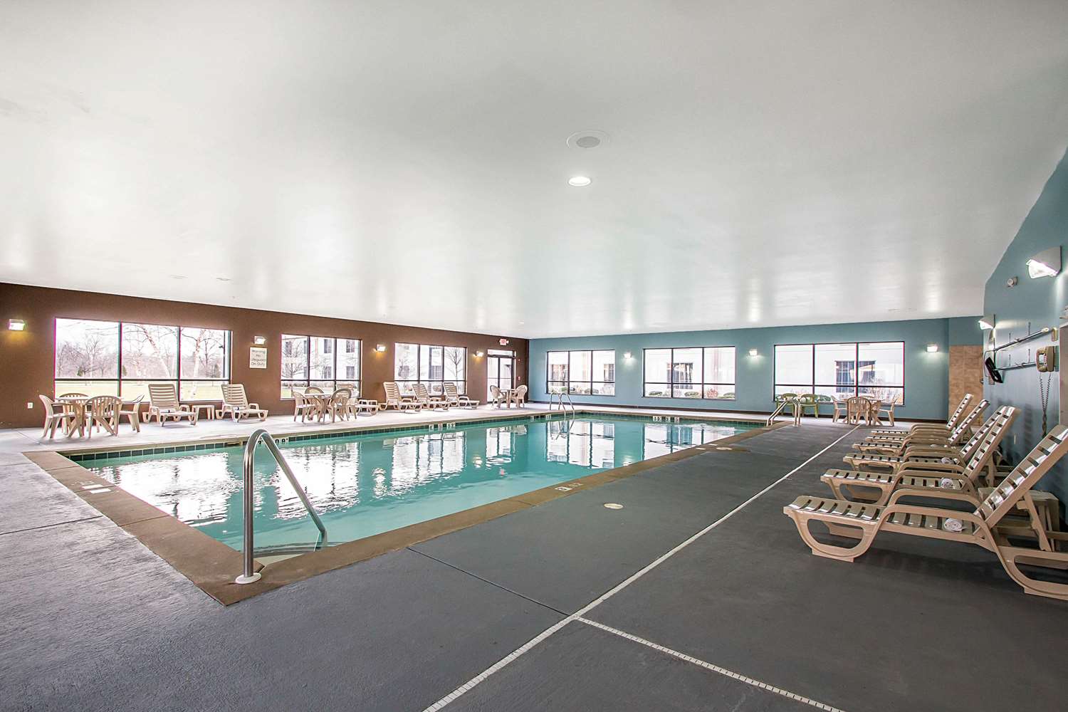 Clarion Inn Elmhurst - Oak Brook near I-88, I-290, I-294 22/43