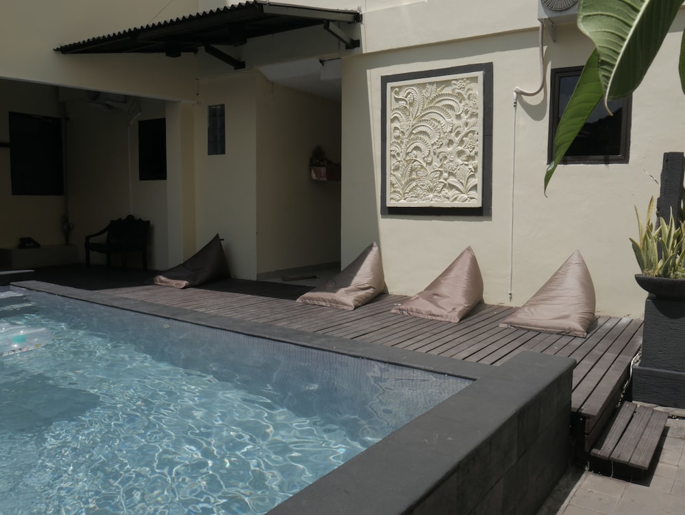 Suardana Inn's 2/46