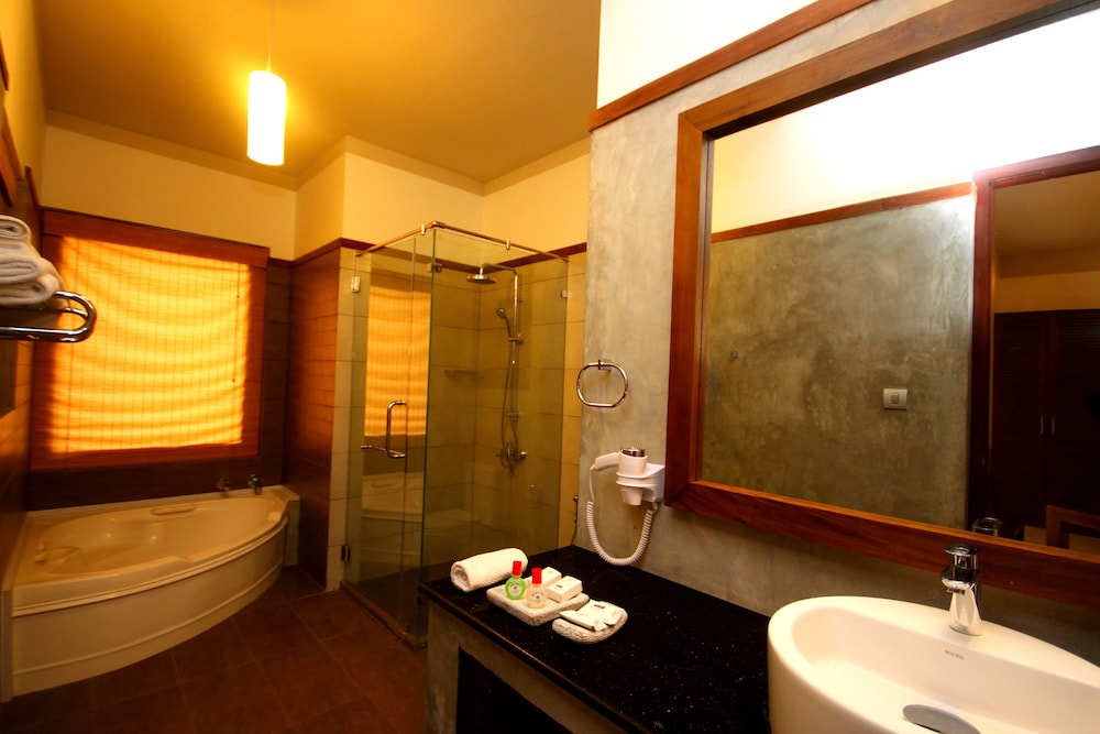 Chaarya Resort Spa By Chandrika 19/60