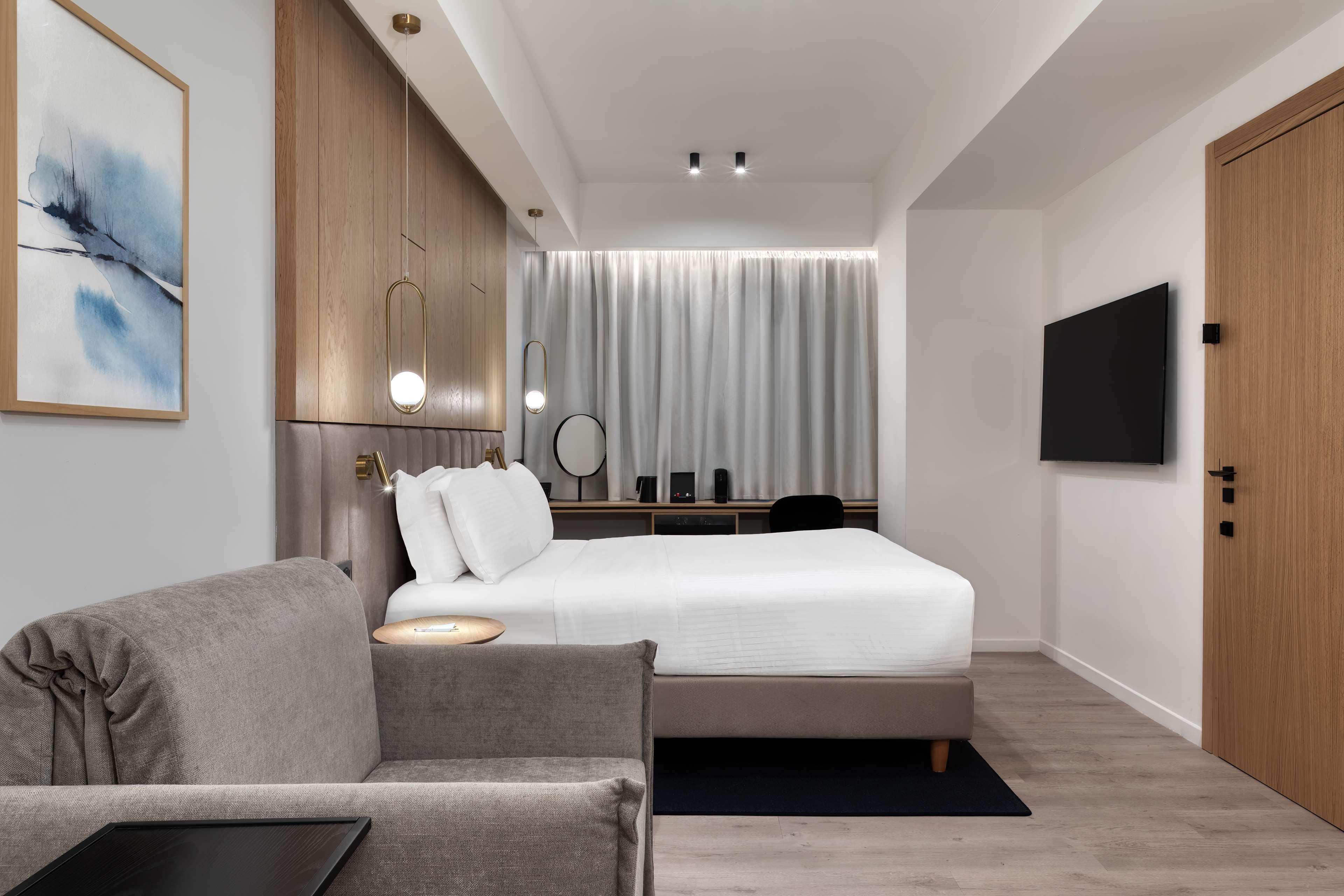 DELUXE, QUEEN BED