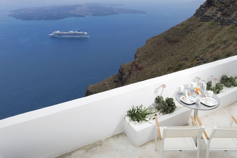 Lobby at GORGONA VILLAS, SANTORINI