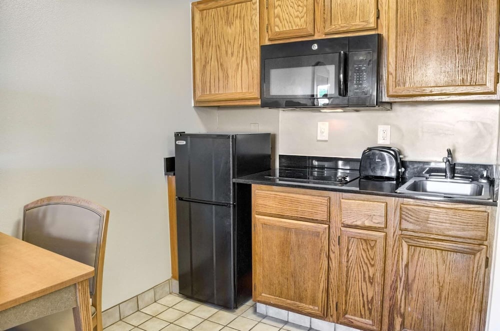 Studio 6 Extended Stay - Ocean Springs, MS 8/53