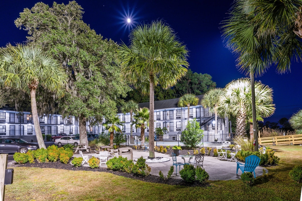 Charleston Creekside Inn 26/30