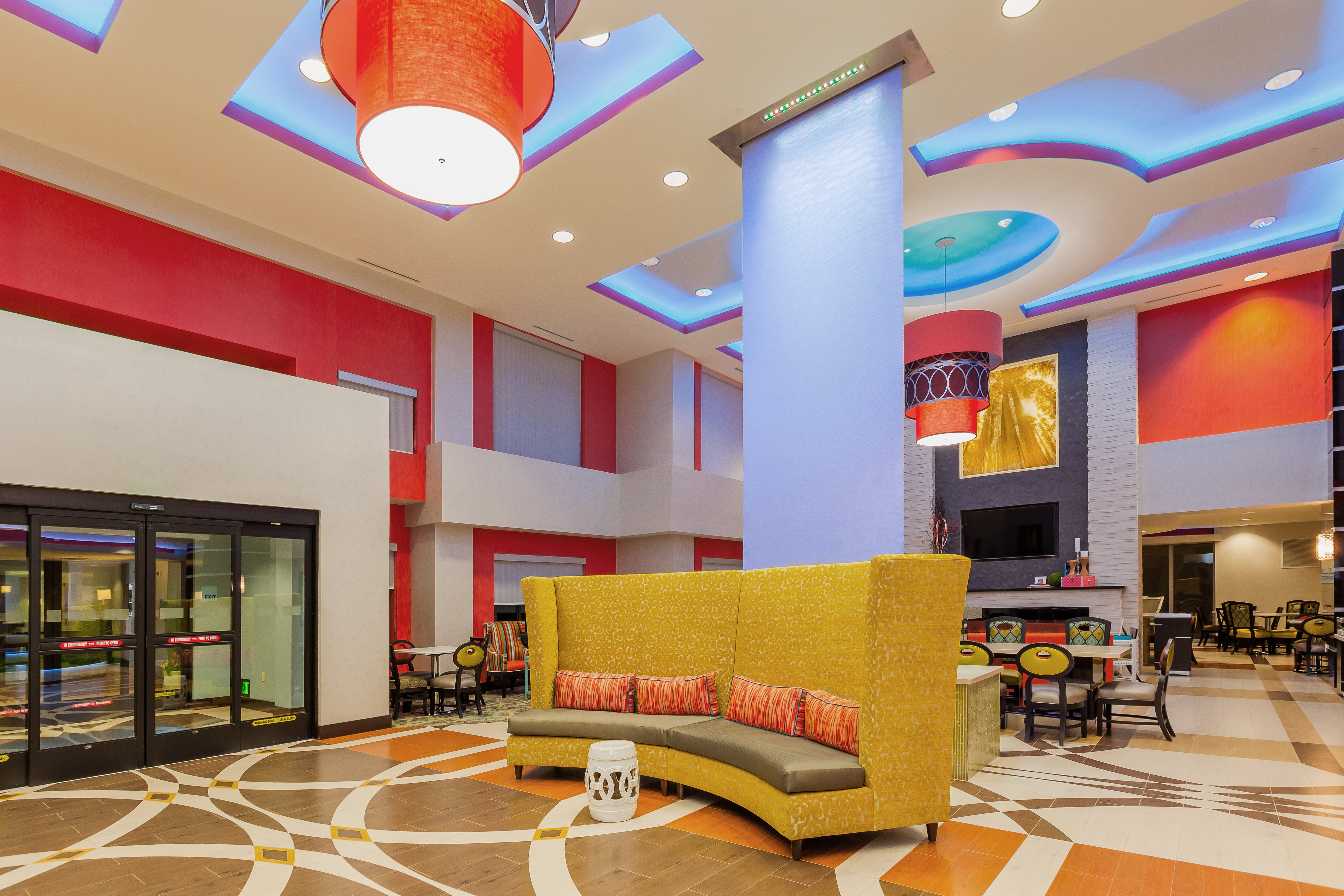 Holiday Inn Express Suites Eureka 34/56