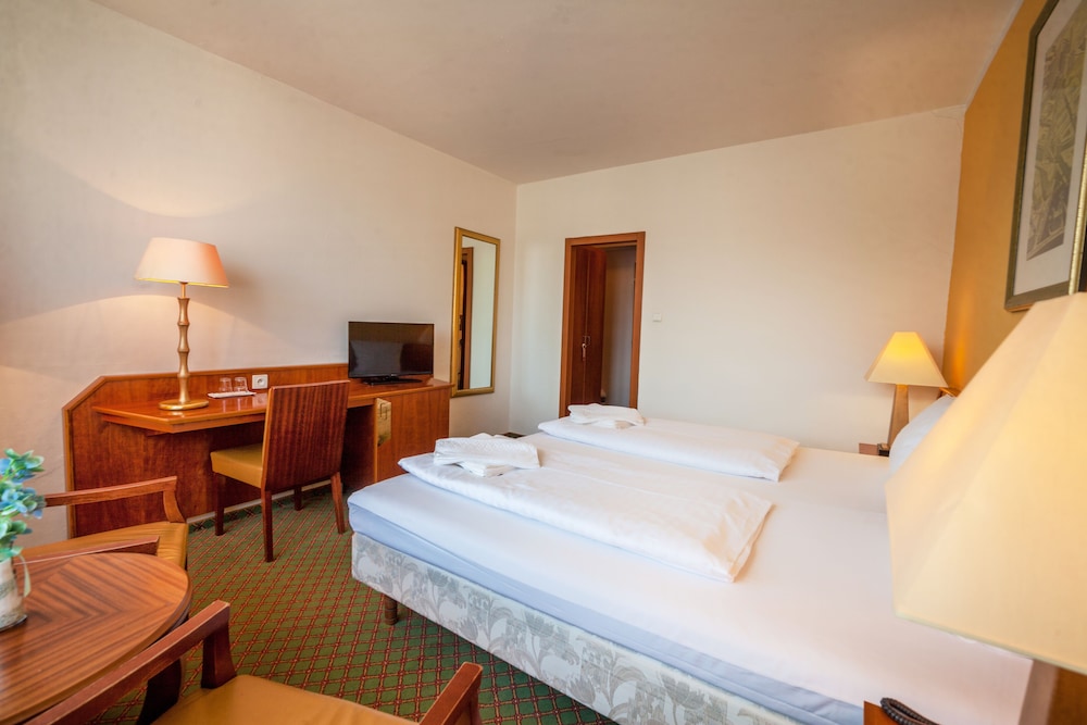 Interhotel Bohemia 25/48
