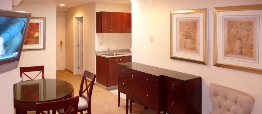 Red Lion Inn & Suites 50/69
