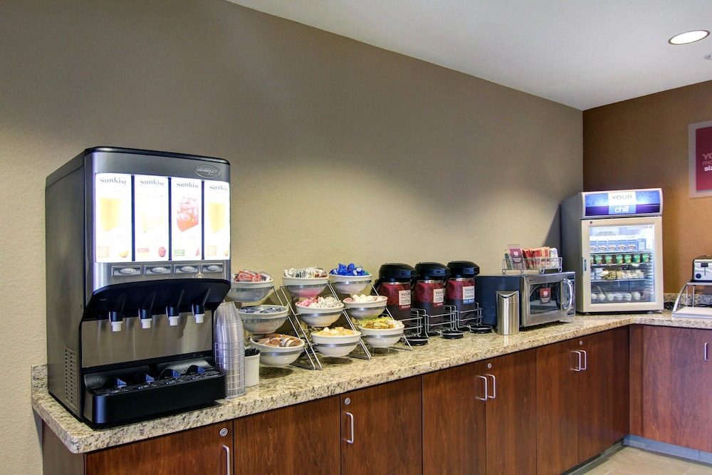 Comfort Suites Carlsbad 33/48