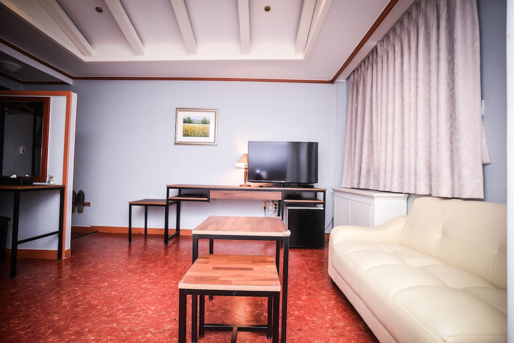 Noblesse Hotel 30/50
