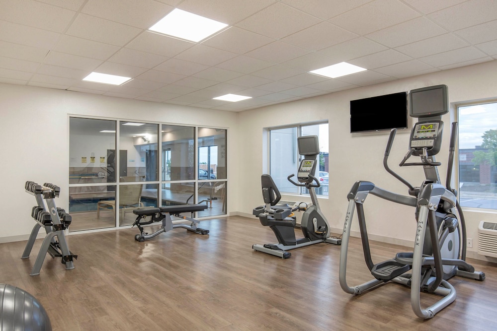 Holiday Inn Express and Suites Chicago West St Charles an IHG Hotel 35/72