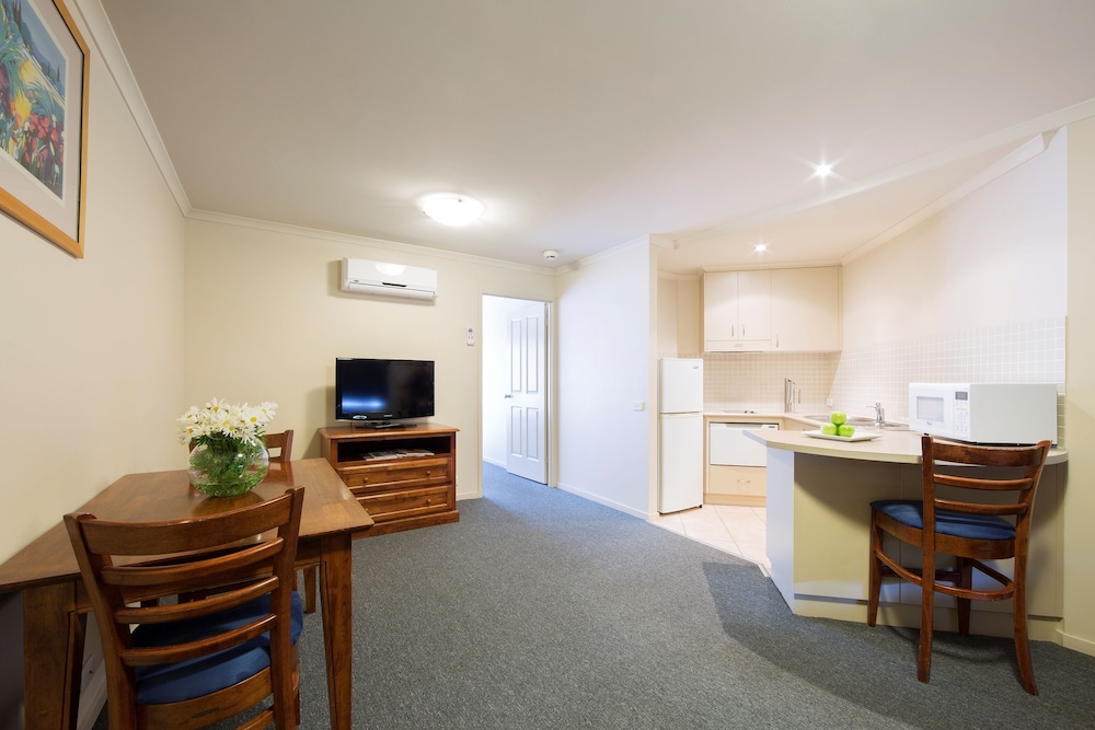 Best Western Plus Canberra Central Apartments 28/37