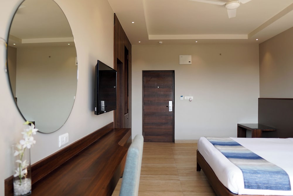 Cosmique Clarks Inn Suites Goa 24/48