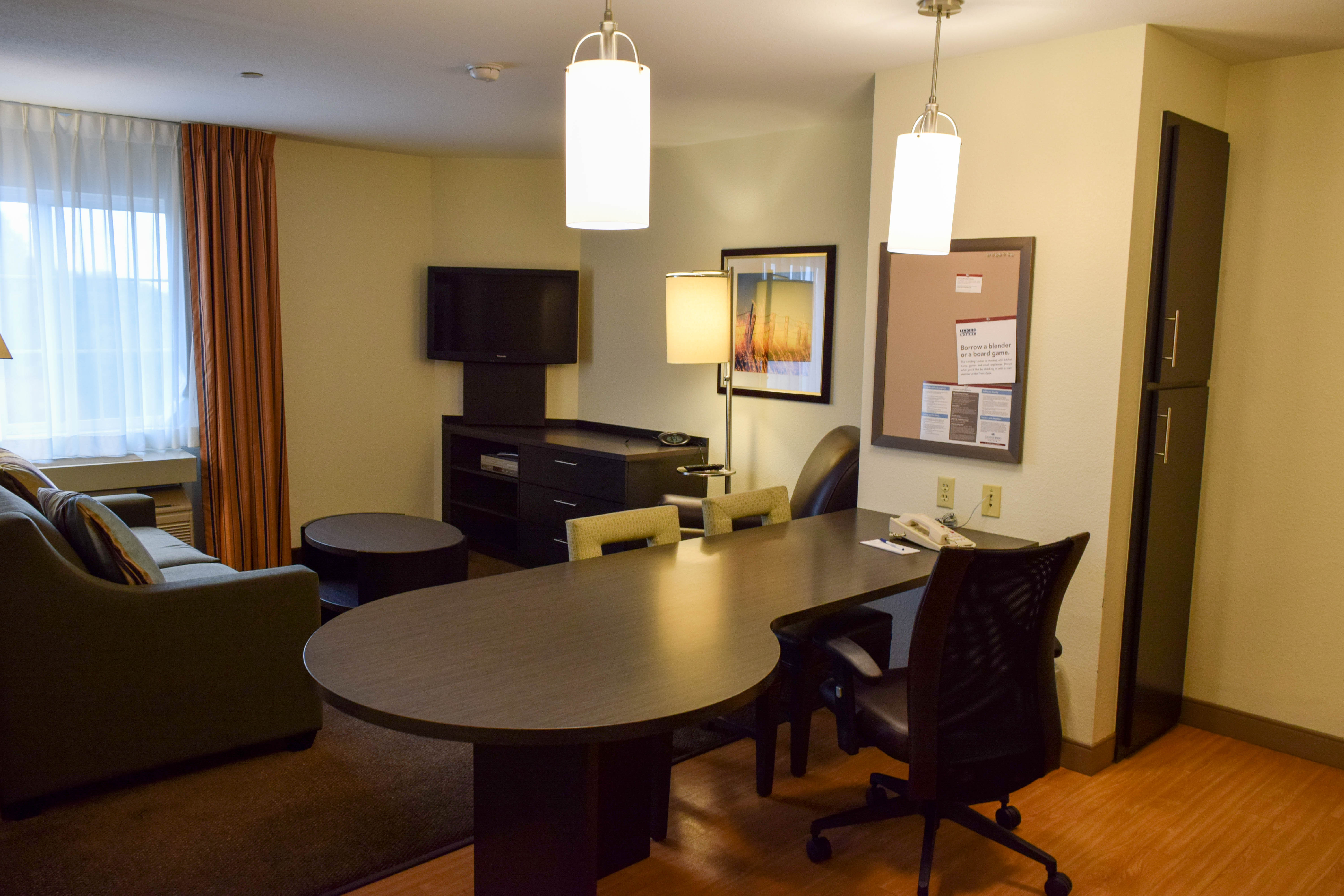 Sonesta Simply Suites Wichita Airport 61/69