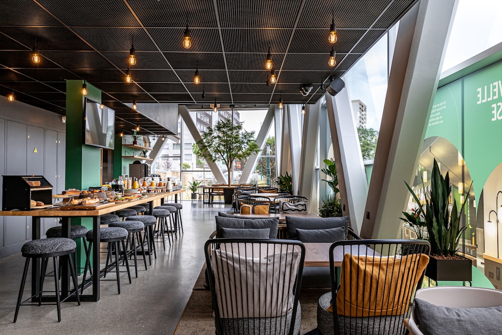 Best Western M Treize Paris Asnieres 31/44
