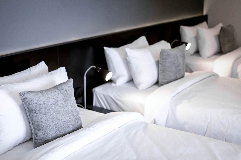 CREW HOTEL 22/50
