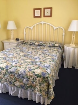 Colonial Acres Resort 18/53