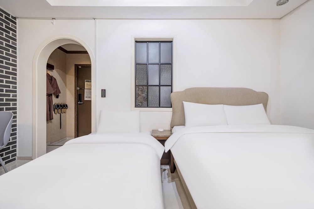 Ciel hotel 12/84