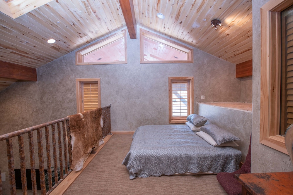 Cougar Ridge Lodge 32/79