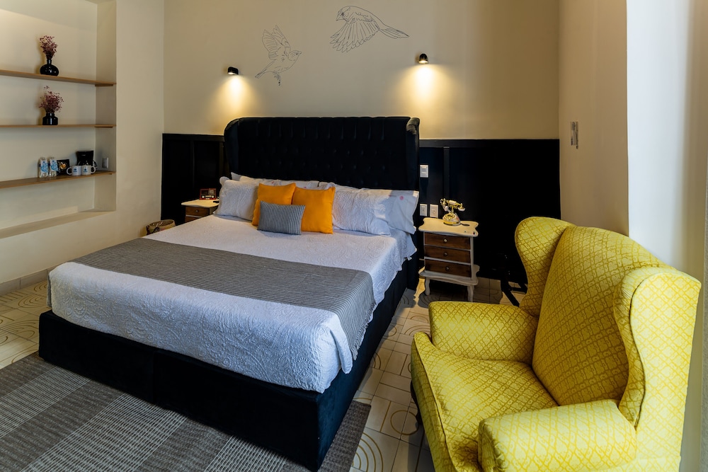 Master, King Bed, Bathtub
