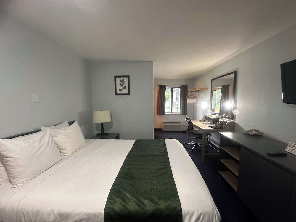 غرفة قياسية بسرير كوين، Pictured Rocks Inn & Suites 2/4