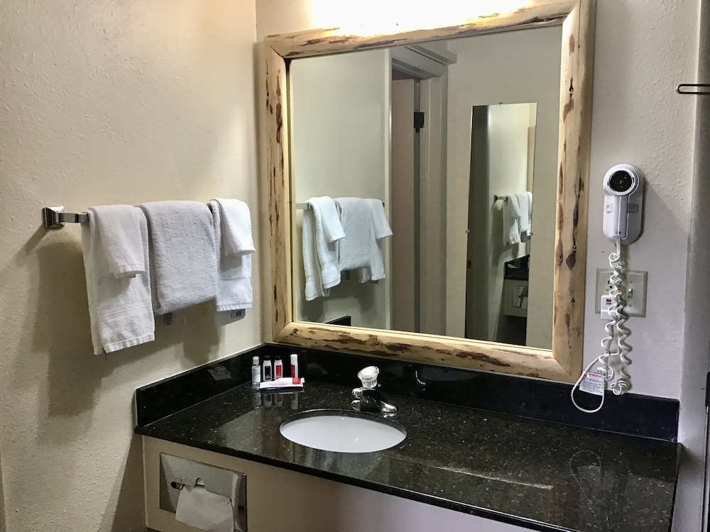 Studio6 Suites Butte, MT I-90 I-15 20/42