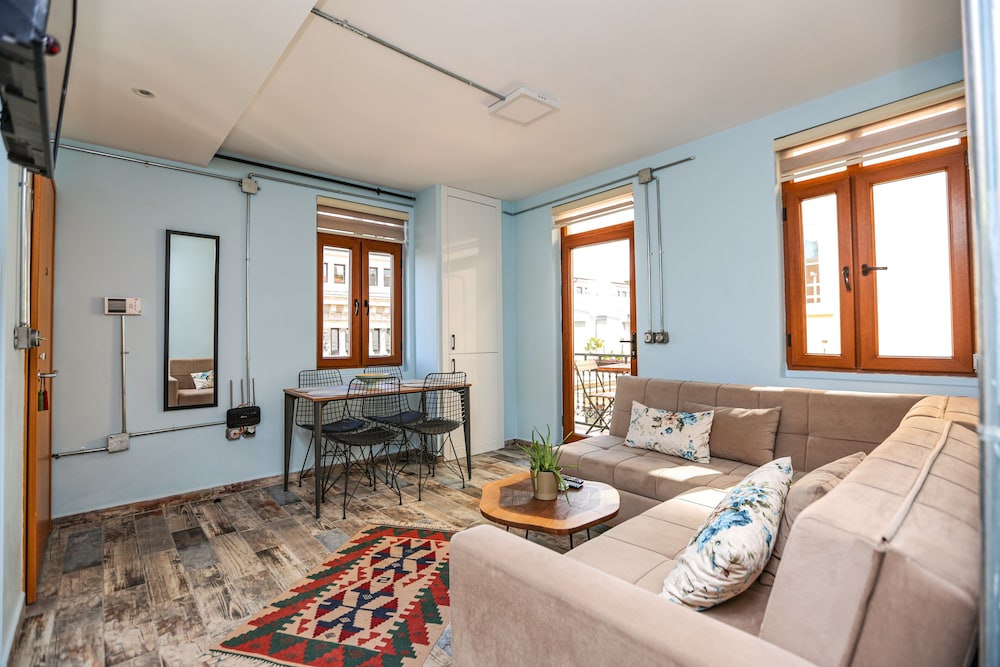 No 8 Galata 23/50