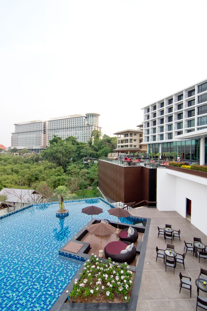Way Hotel 66/73
