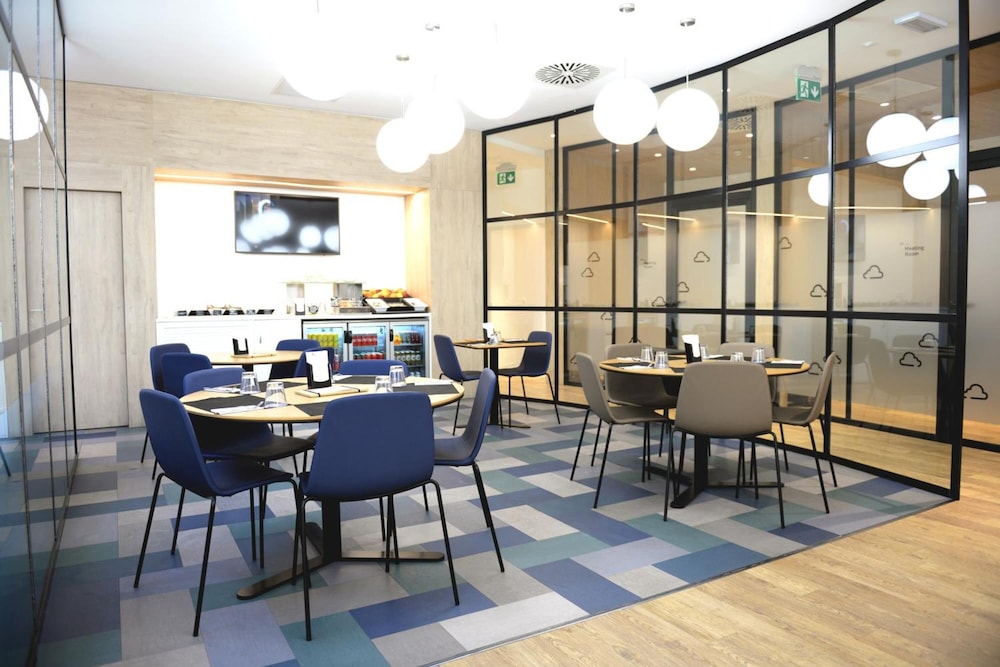HelloSky Air Rooms & Lounge 28/35