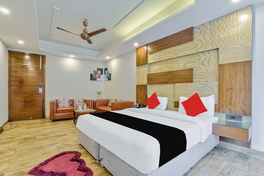 Super, Deluxe, Studio, Queen Bed