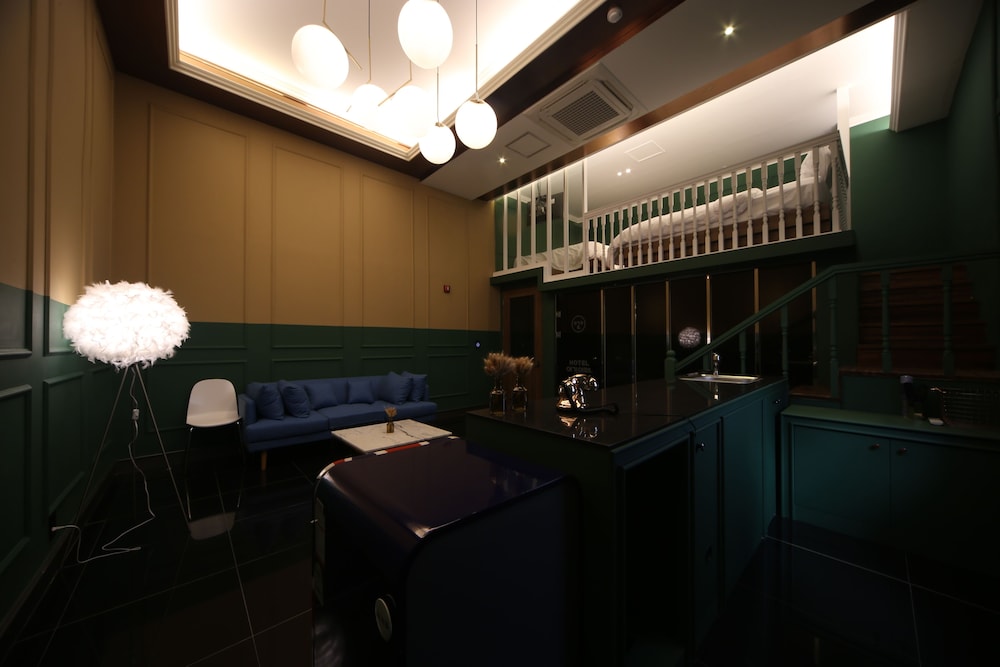 Piano Hotel 34/65