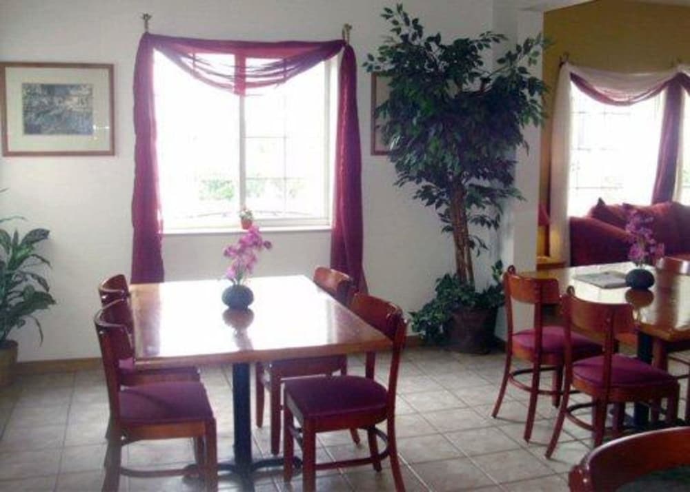Rodeway Inn 18/20