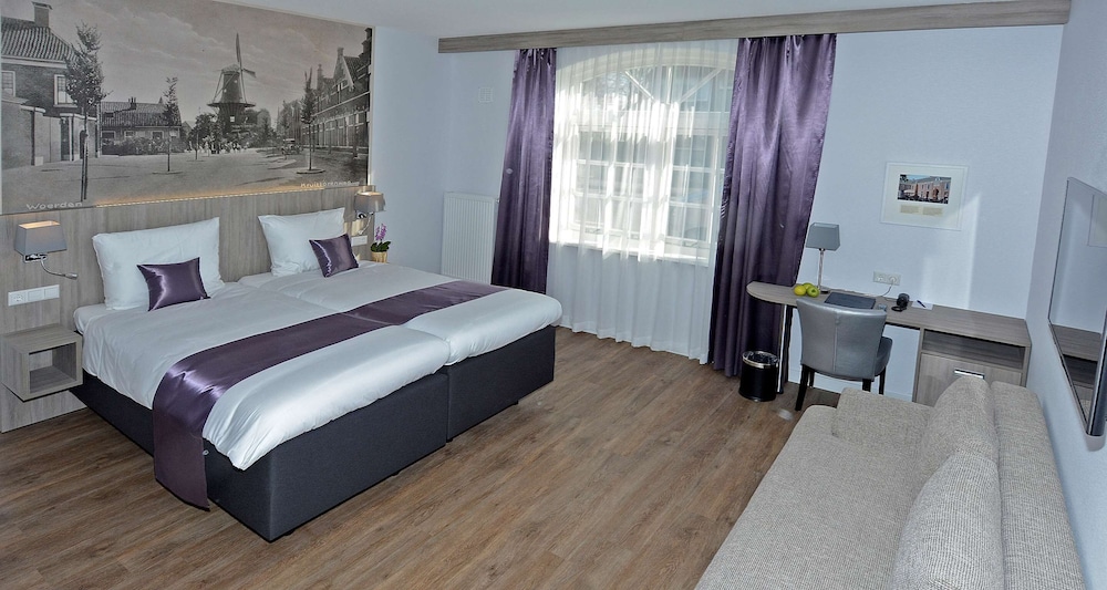 Standard, Twin Beds, Sofa