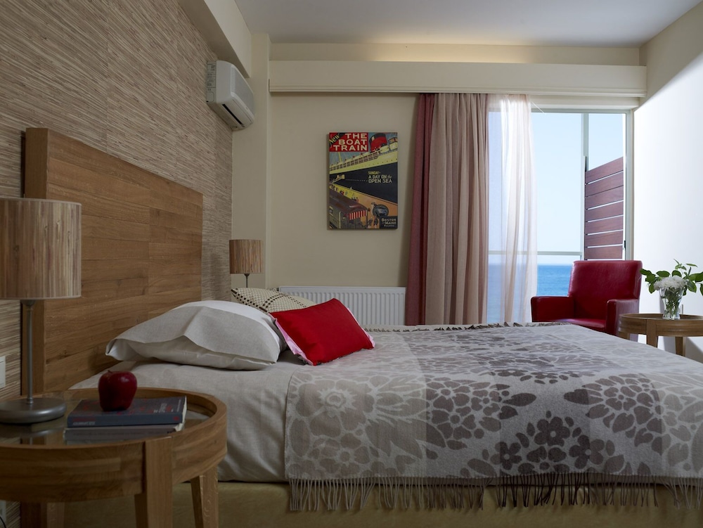 Belle Helene Hotel 9/45