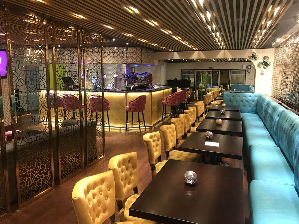 Heathrow Inn 48/56