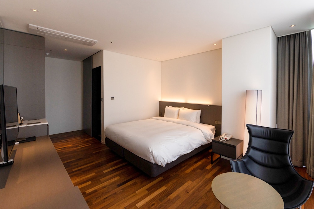 Sky View Hotel 26/56
