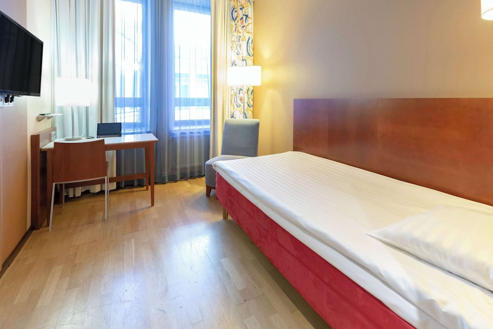 ROOM, SINGLE
