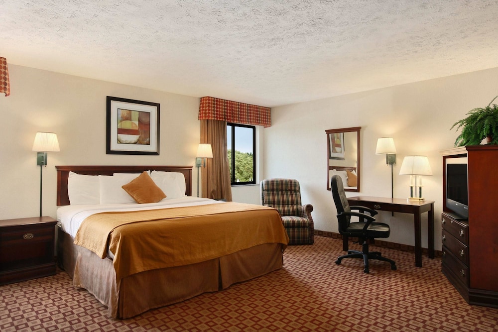 SureStay by Best Western Chambers Petrified Forest 11/17