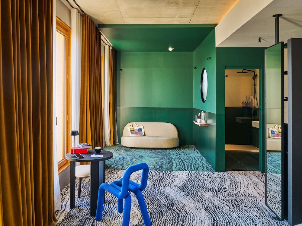 Tribe, Queen Bed, Terrace