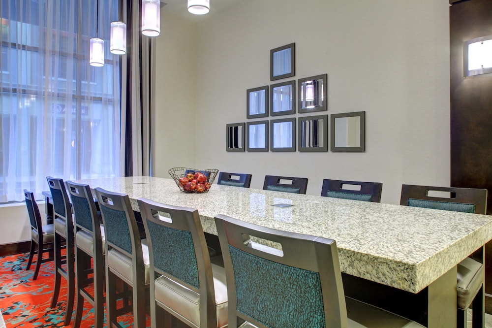 Hampton Inn And Suites Roanoke-Downtown 58/75