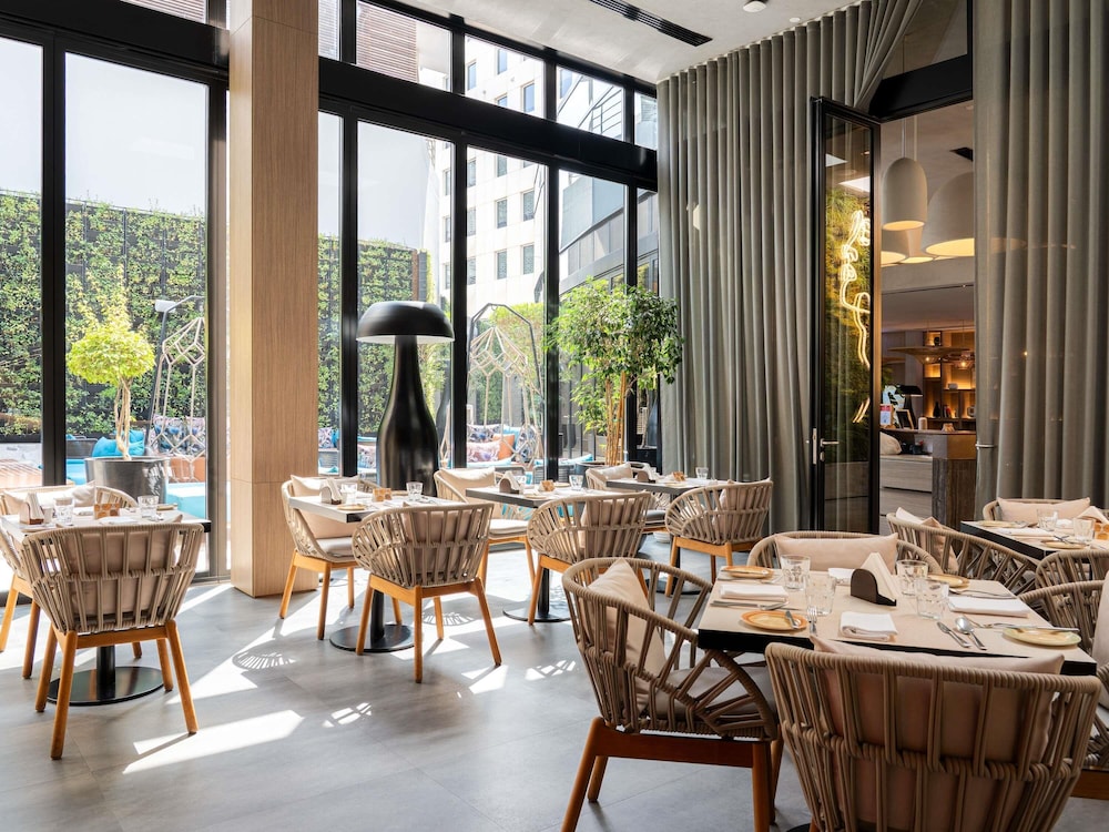 restaurant cafeteria