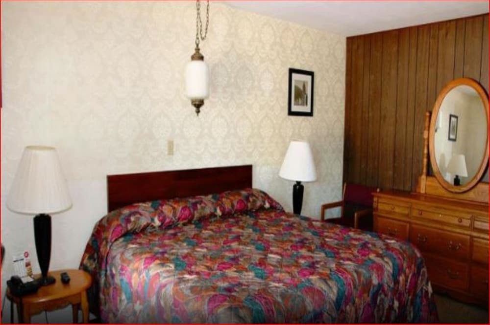 Love Hotels Tomahawk at Lake Mohawksin WI 20/49