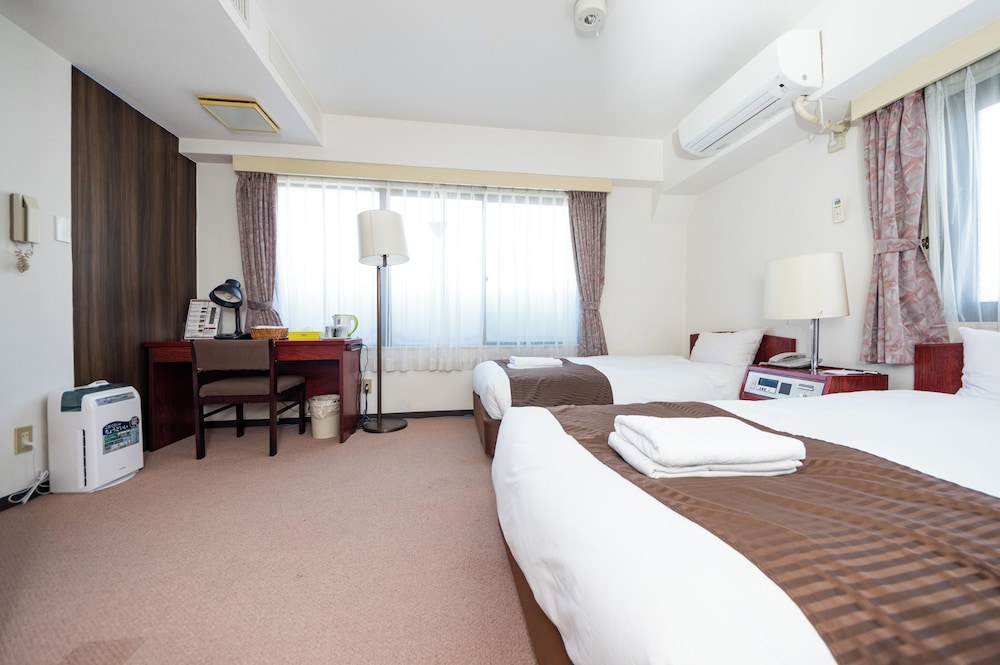 ROOM, TWIN BEDS