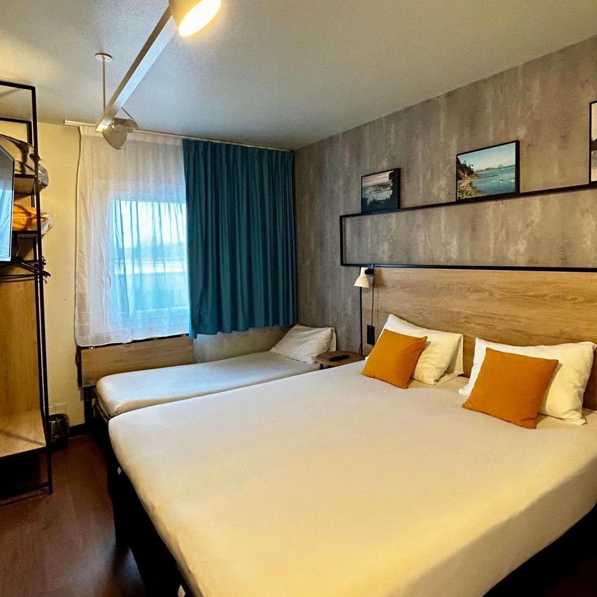 Room, Triple, 1 Double and 1 Single Bed, Ibis St Malo La Madeleine 2/10