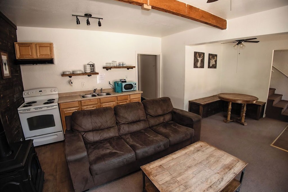 Shaver Lake Village Hotel 32/50